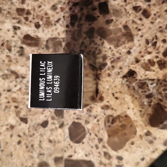 Luminous Lilac: Gel Semi-Shine Lipstick - Picture 3 of 4